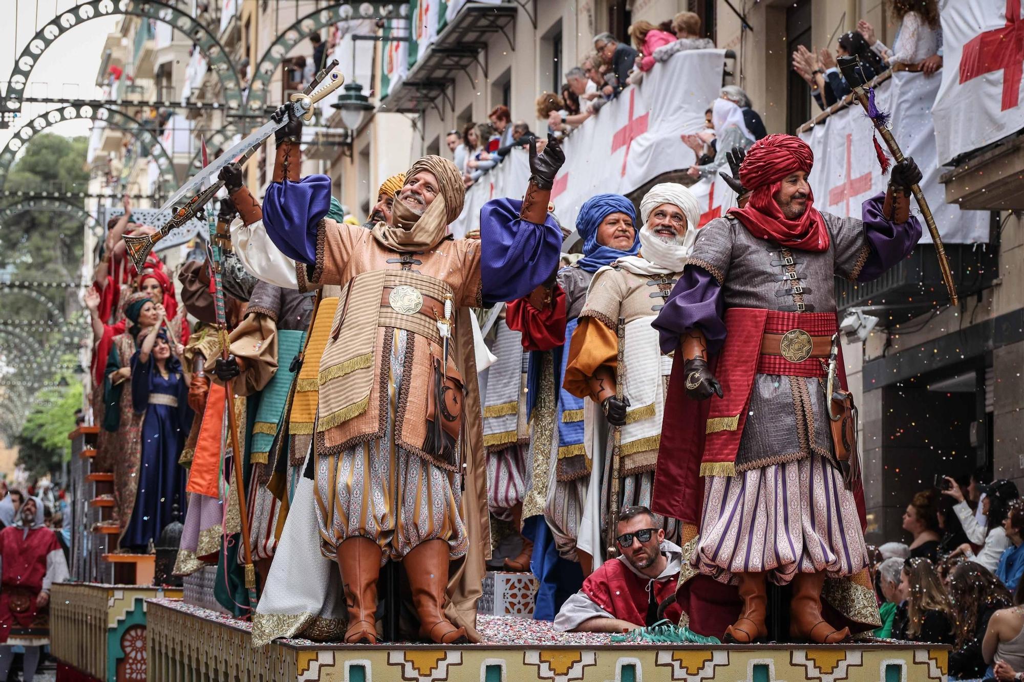 La Entrada Mora de Alcoy devuelve a la vida a Al-Azraq