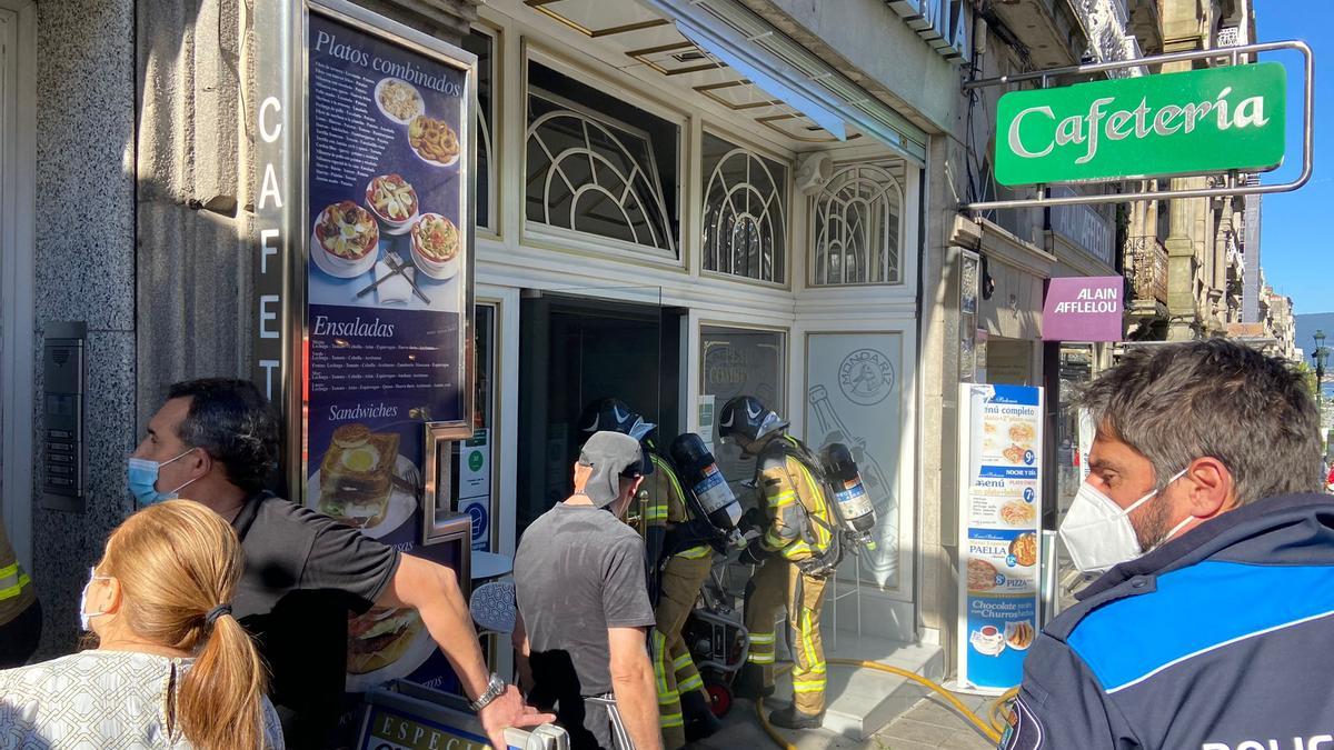 Un incendio en una conocida cafetería del centro de Vigo enciende las alarmas