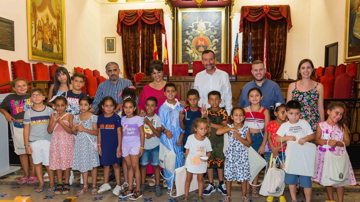 Los pequeños recibieron un detalle por parte del Ayuntamiento de Elche