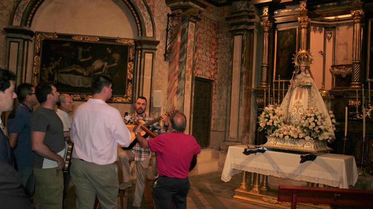 Las celebraciones en torno a la Virgen del Alcázar terminaban con el canto de La Salve que se interpretaba a su regreso a su capilla.