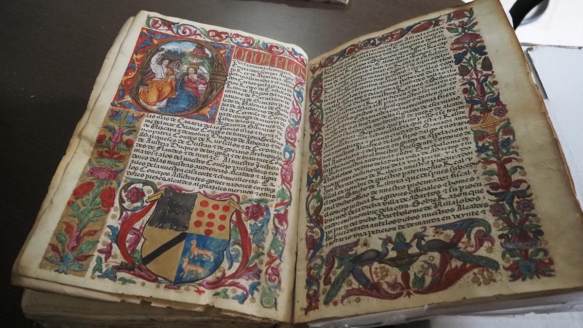 Uno de los libros de siglos pasados guardados en el Archivo Provincial de Córdoba.