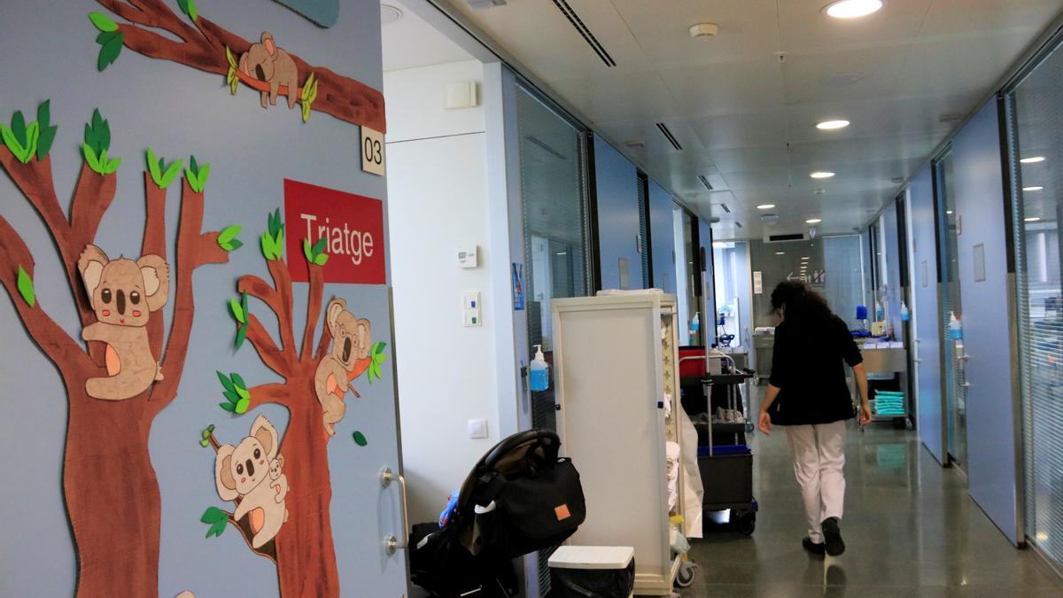 Passadís i box de triatge d'Urgències de Pediatria de l'Hospital de Sant Pau de Barcelona, en un context de pujada de casos de bronquiolitis en infants de menys de 2 anys