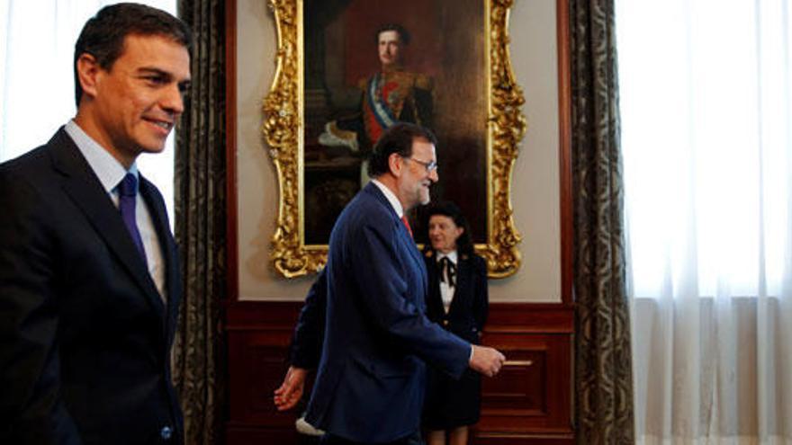 Rajoy se reúne este lunes con Sánchez