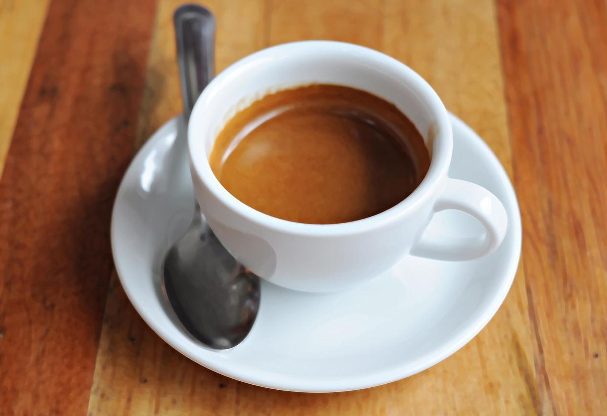 Imagen de archivo de una taza de café solo.