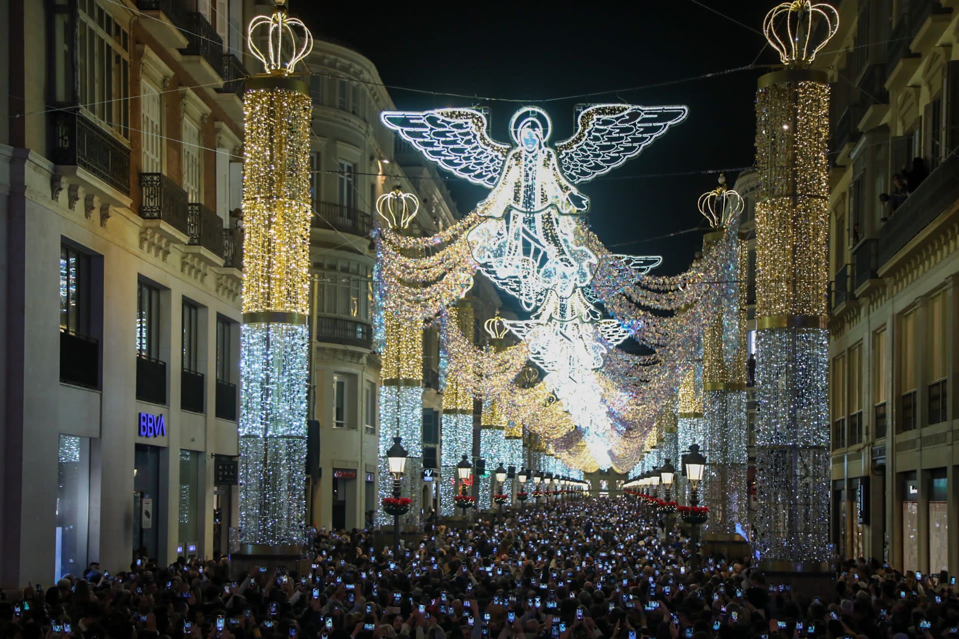 Navidad en Málaga | La calle Larios enciende sus luces de Navidad