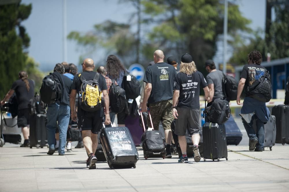 Parte del equipo de Iron Maiden llega a Alvedro