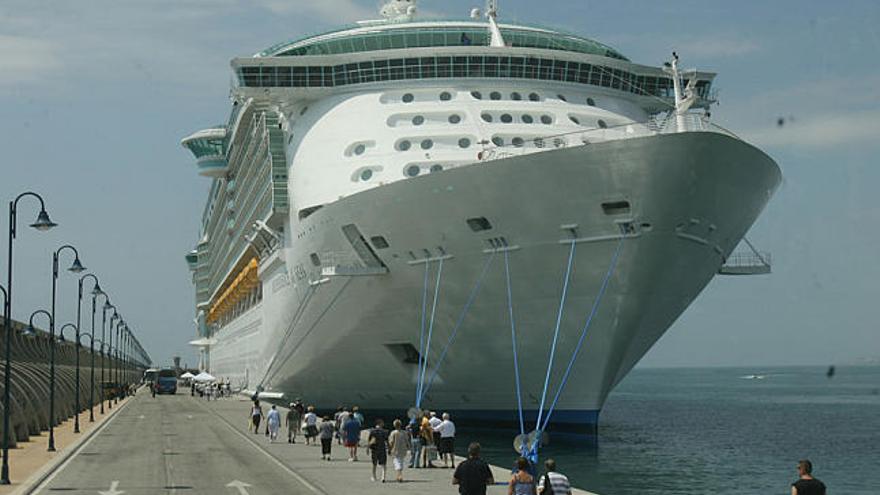 Tamaño. El ´Independence of the Seas´ volverá a Málaga en su segunda escala en el Puerto.