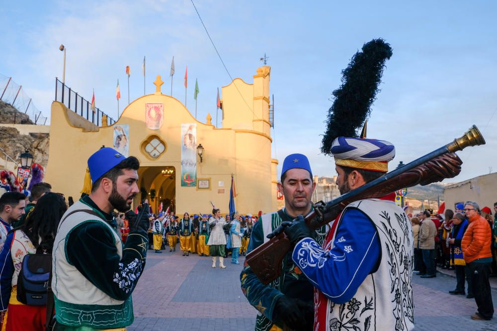 Bajada del Santo en las fiestas de Moros y Cristianos de Sax