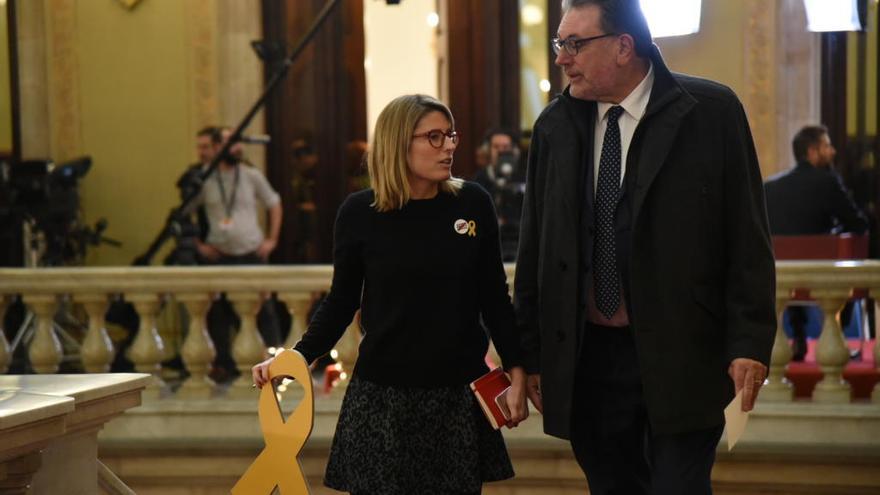 Artadi arribant al Parlament amb el llaç.