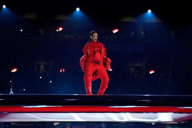 Así ha sido la espectacular actuación de Rihanna en la Super Bowl