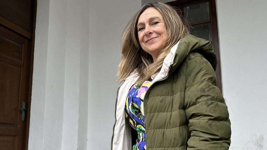 Gey Lagar, en un rincón del edificio del Ayuntamiento de Tapia de Casariego. | A. M. SERRANO