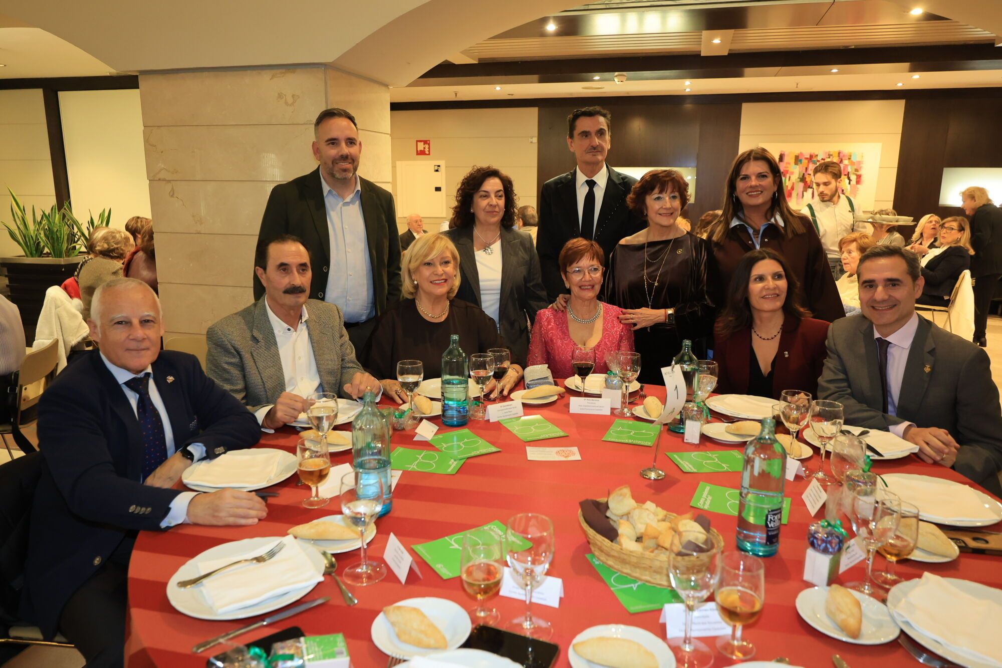 La AECC rinde homenaje al voluntariado en su tradicional cena solidaria