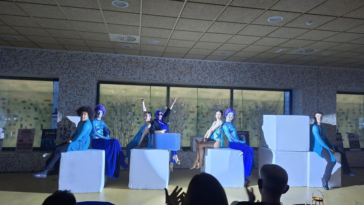 Un espectáculo de teatro ha enmarcado este jueves la presentación del programa de fiestas de Cullera.