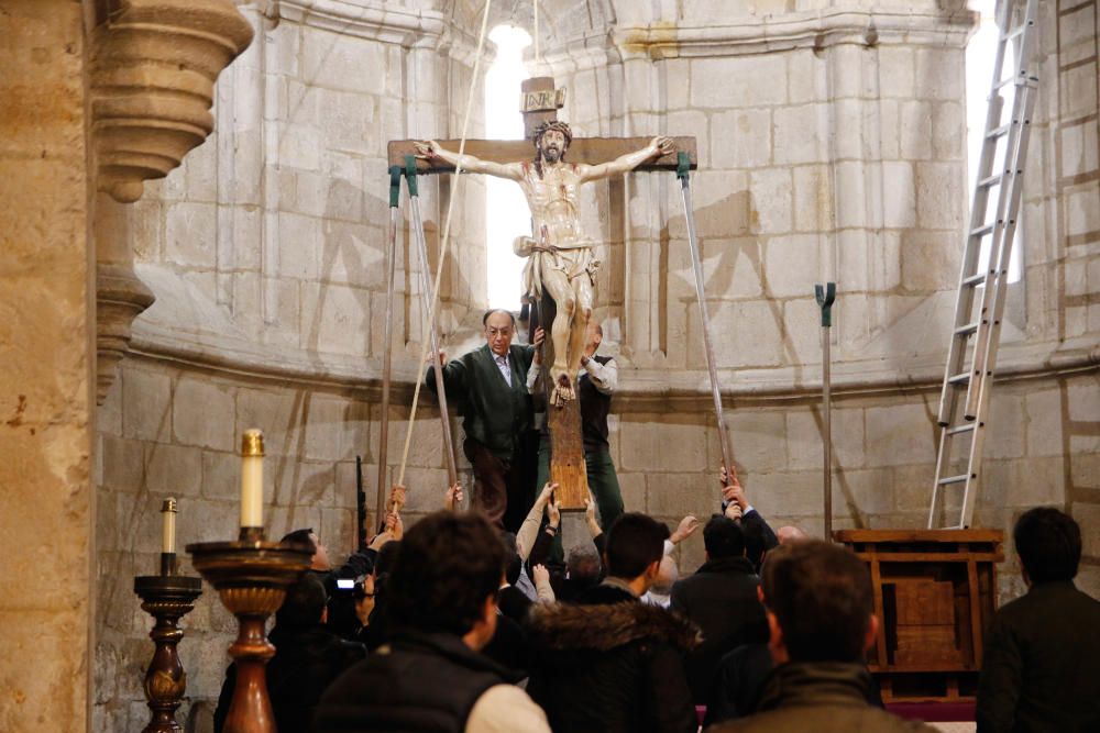 El descenso del Cristo de la Agonía