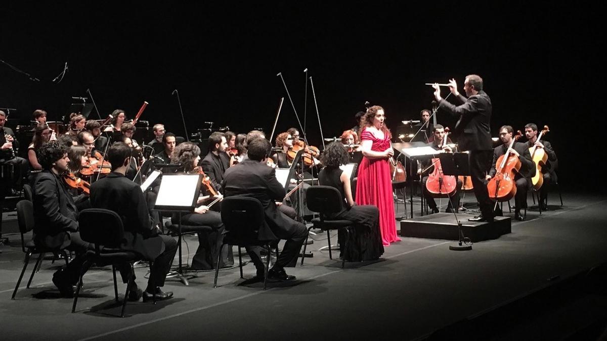 La soprano Ofèlia Sala, durante el concierto de homenaje a Victoria de los Ángeles.