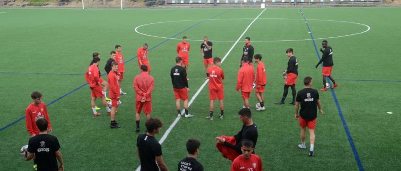 El equipo vilagarciano regresa esta tarde a los entrenamientos en el campo de Vilaxoán.