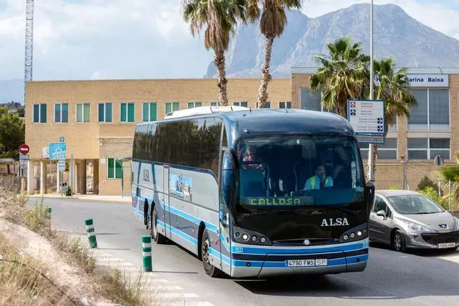 Polémica por la actitud del conductor de un autobús con destino al aeropuerto de Alicante