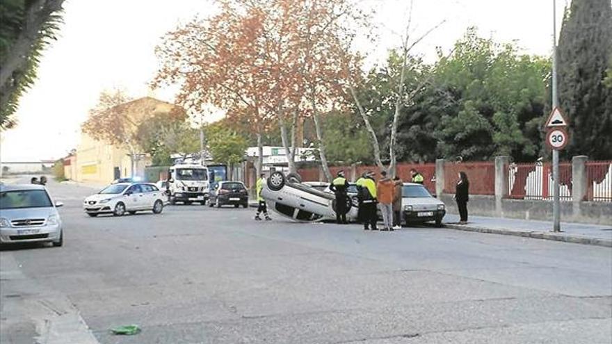 Un aparatoso accidente de tráfico se salda sin heridos