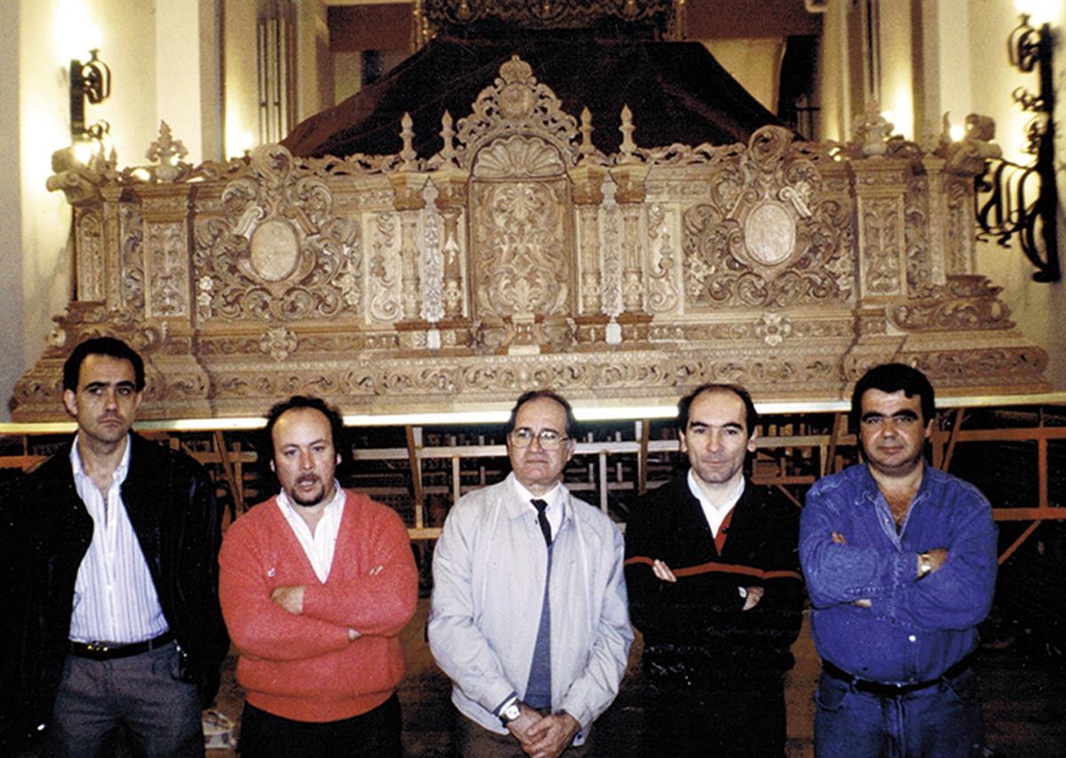 Antonio Martín y Jesús Castellanos (centro) con otros colaboradores.