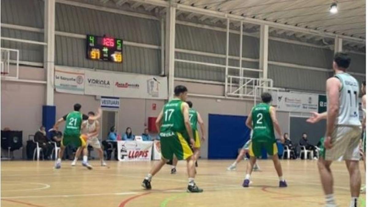 Un lance del partido entre el CB Sueca y el Jorge Juan Castelló Since de Novelda.