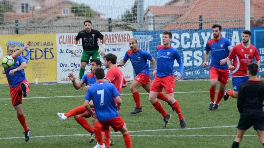 El partido no destacó precisamente por su buen fútbol. // G. Núñez