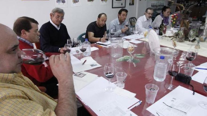 Cata de vinos, ayer en la Asociación de Sumilleres.