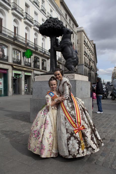 Doce... más una. ¿Y Laura Caballero? Con la fallera mayor de 2011 y con Carmen Monzonís hicimos nuestra primera "Prueba de Exteriores". Qué hacían junto al Oso y el Madroño y los recuerdos de aquel viaje se rememorará mañana.