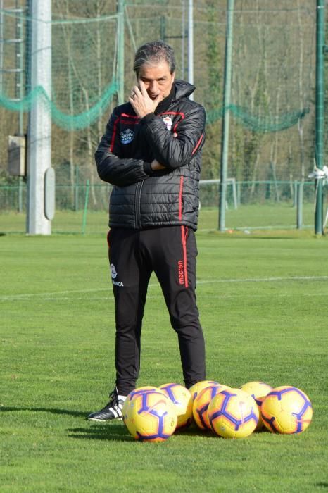 El preparador deportivista, Natxo González, ha facilitado la convocatoria del equipo coruñés tras el entrenamiento de esta mañana.