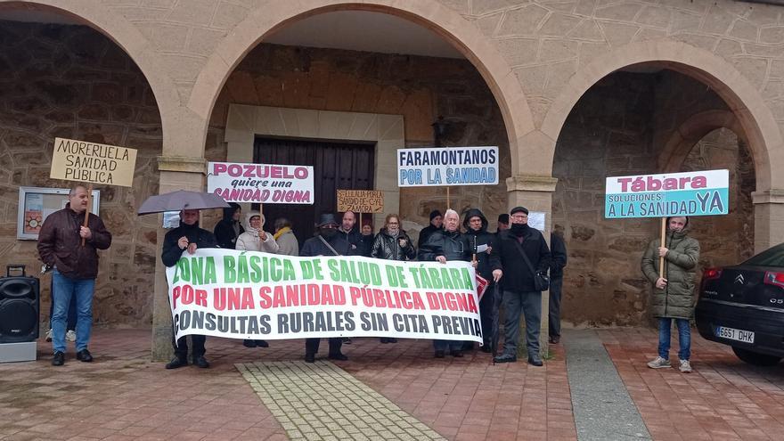 Protesta en Tábara: &quot;Nuestros sanitarios son de los que menos cobran de España&quot;