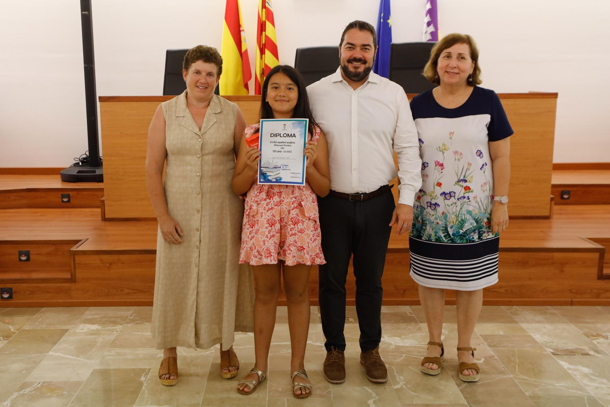 Sant Joan premia a sus mejores estudiantes