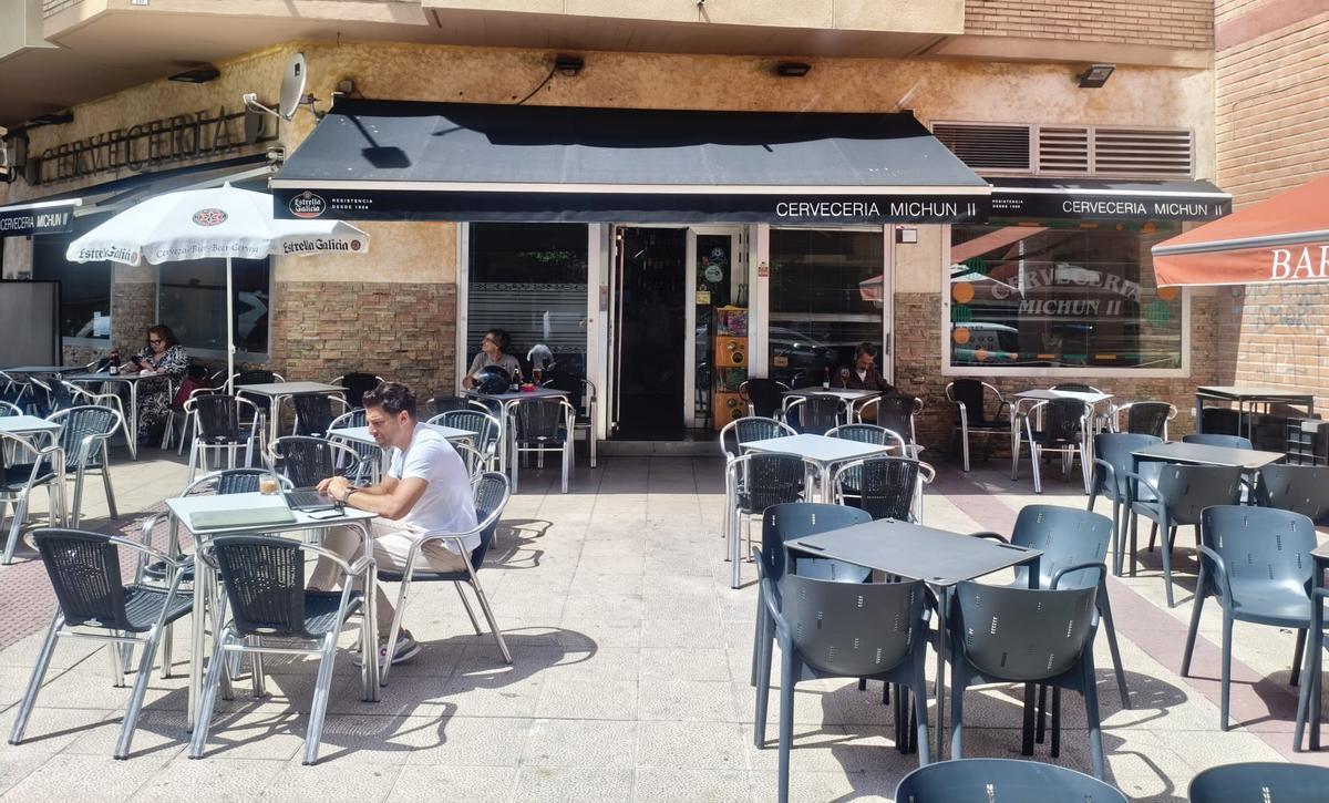 Los hechos han tenido lugar con una diferencia de apenas media hora en los bares Cardi 2 y Michun II, en la calle Zaragoza La Vieja.