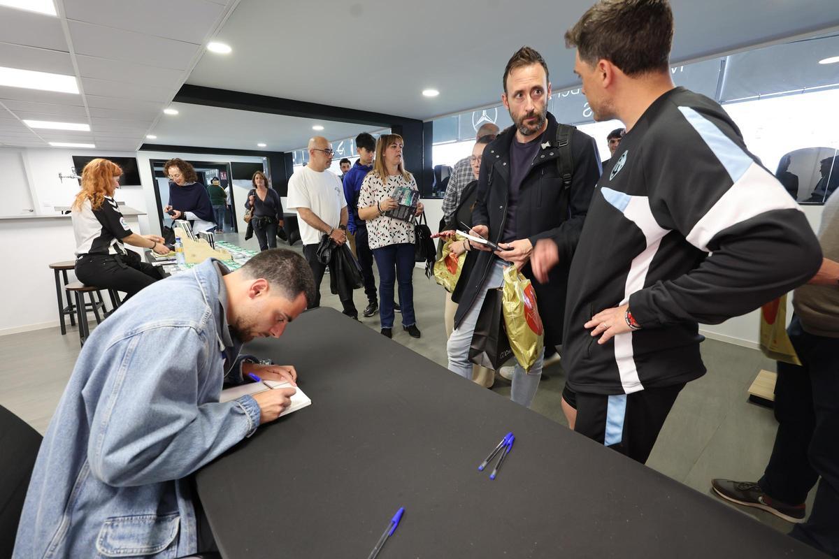 Galería | La presentación de 'El fútbol es nuestro', el libro de Rafael Escrig, en imágenes