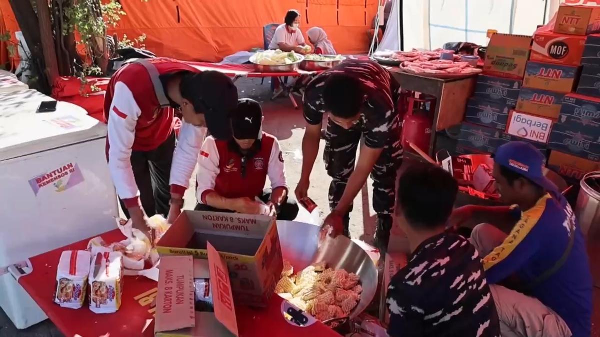 Miles de personas continúan desplazadas tras el terremoto de 7,7 en la isla indonesia de Flores