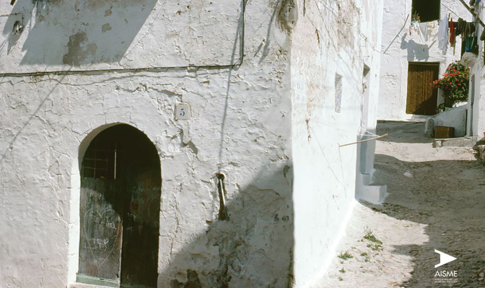 Confluència dels carrers de Sant Antoni i Sant Lluís.