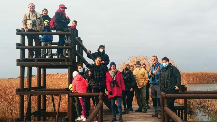 Los ornitólogos de Burjassot visitan el Marjal dels Moros en una ruta de observación