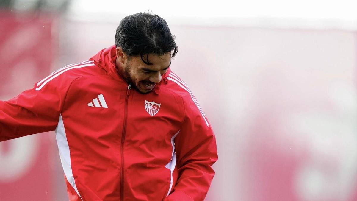 Gabriel Suazo regresa a los entrenamientos del Sevilla FC