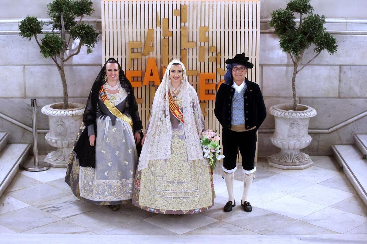 María José Catalá, vestida de fallera en la Ofrenda de 2026