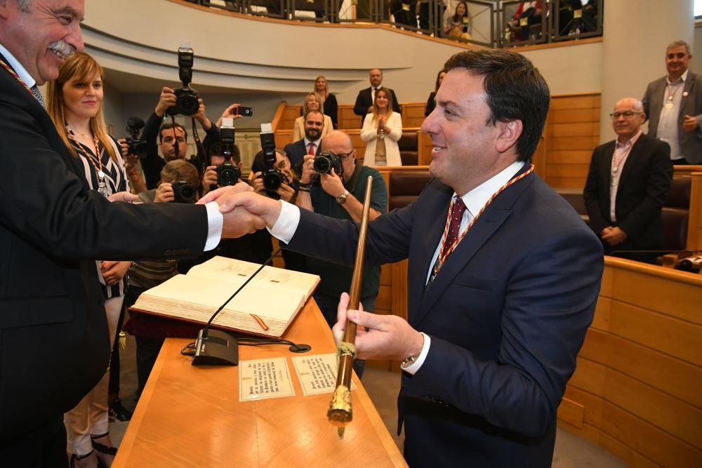 Fue elegido por 17 votos frente a los 14 otorgados a Rosa Gallego del PP. Ha anunciado un plan de lucha contra la despoblación rural en su investidura.