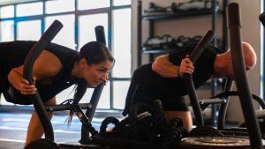 Entrenamiento de fuerza con trineos en una de las nuevas salas de DiR Tuset.