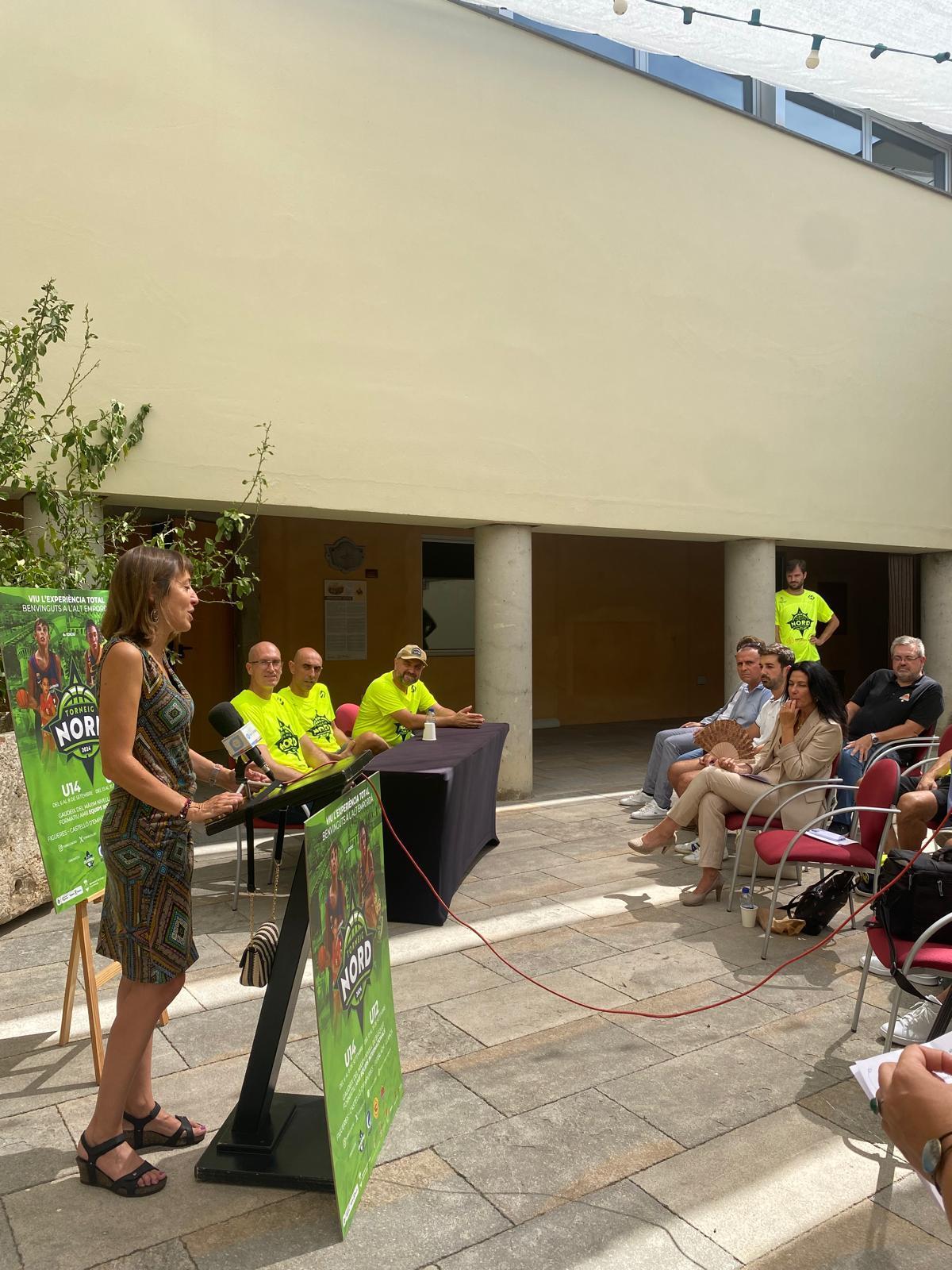Anna Massó, alcaldessa de Castelló d'Empúries, durant el seu parlament.
