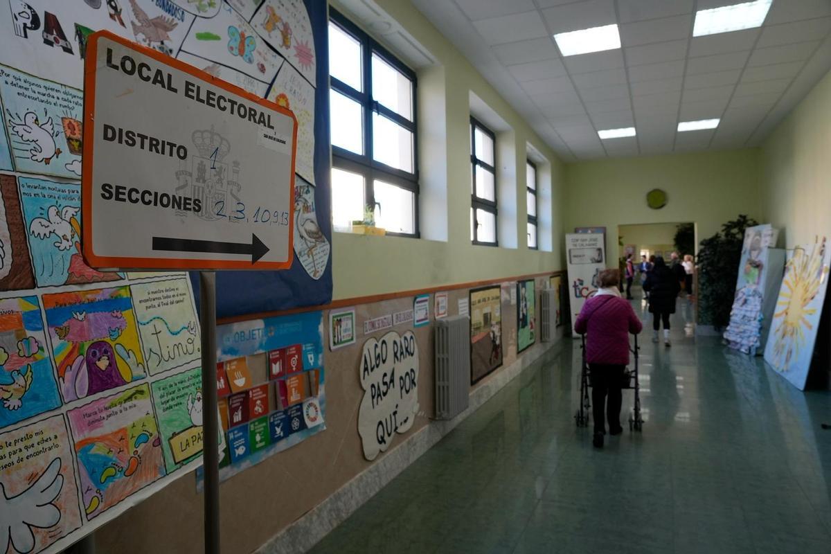 Mañana electoral en el colegio San José de Calasanz: elecciones autonómicas 2026