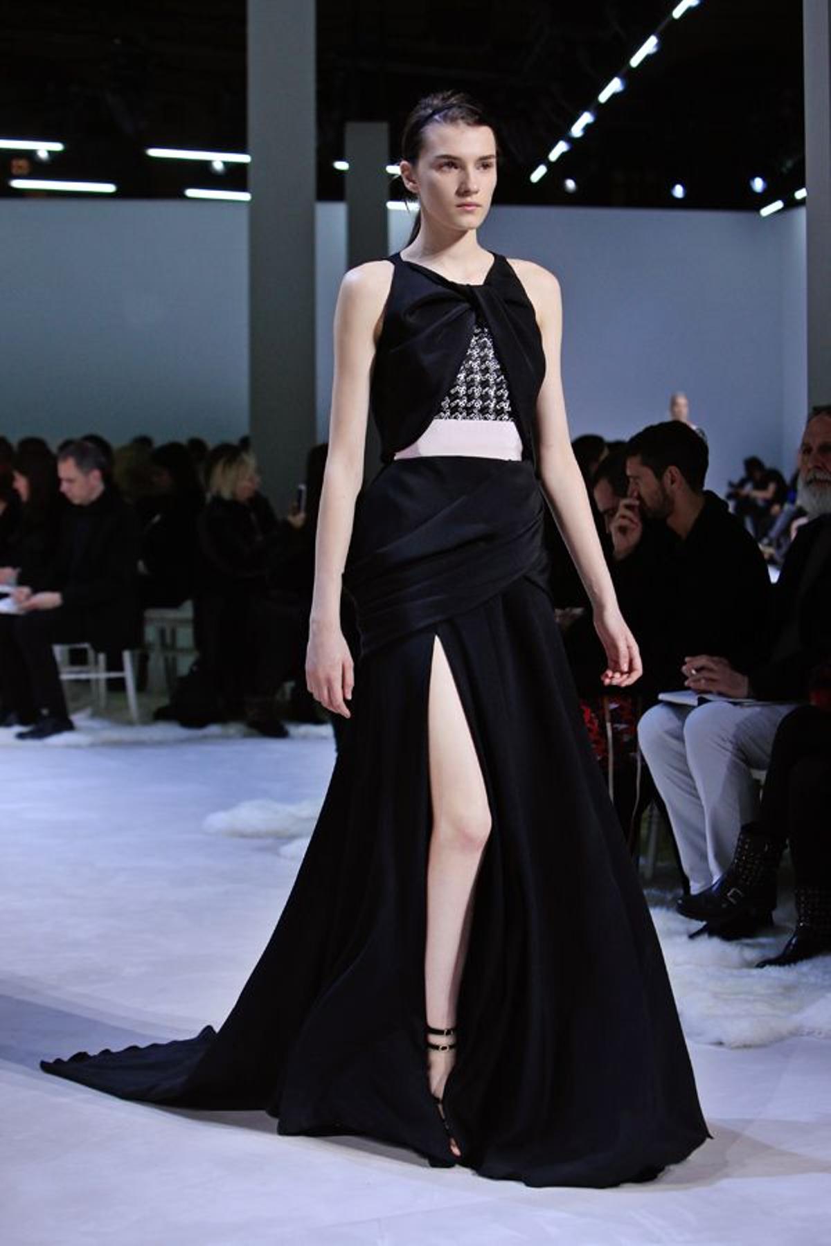 Giambattista Valli Alta Costura Primavera-Verano 2016: back to black