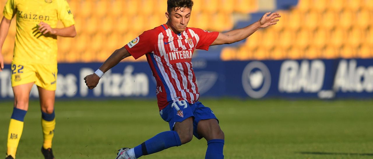 Manu García, en un encuentro de esta pasada temporada con el Sporting