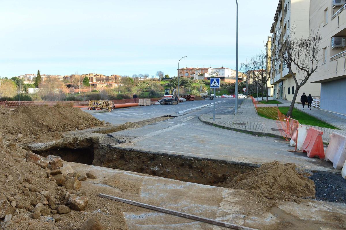 Corte de calles en Plasencia: dos vías permanecen cerradas al tráfico en La Serrana.