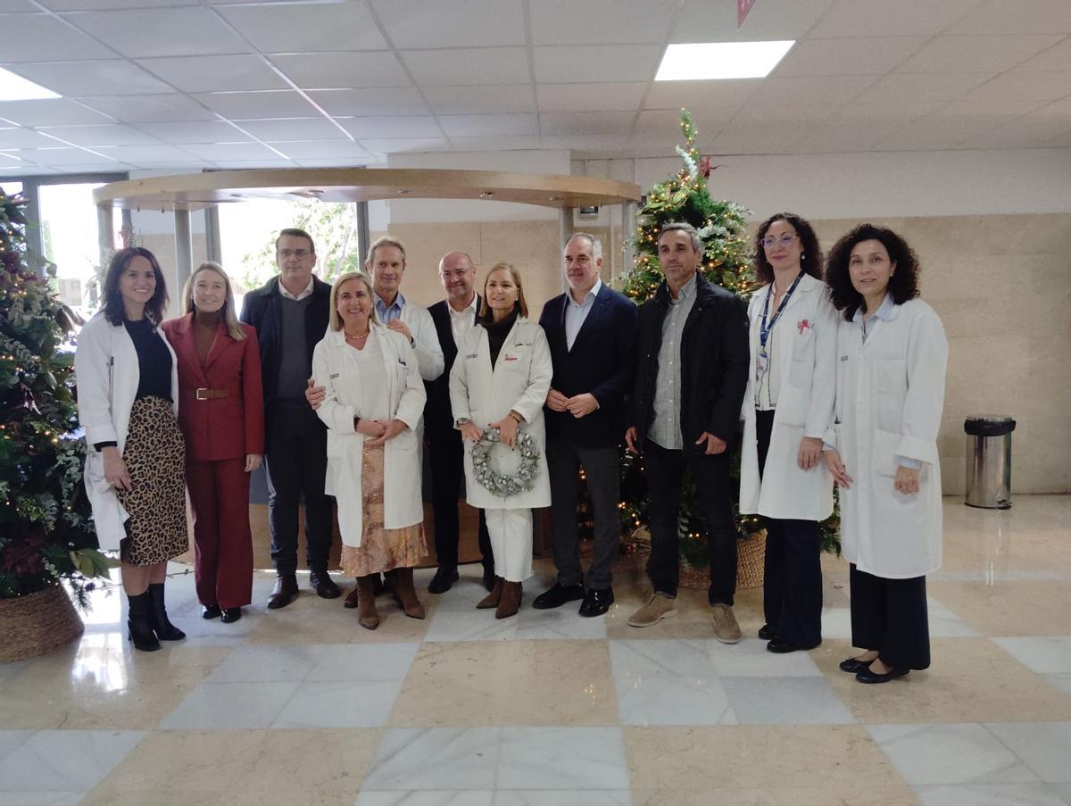 Asistentes a la inauguración de la Navidad en el Hospital de Sant Joan