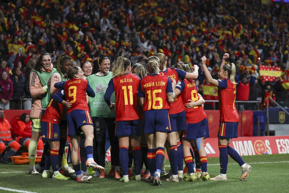 Las jugadoras de la selección española celebran el título de la Nations League