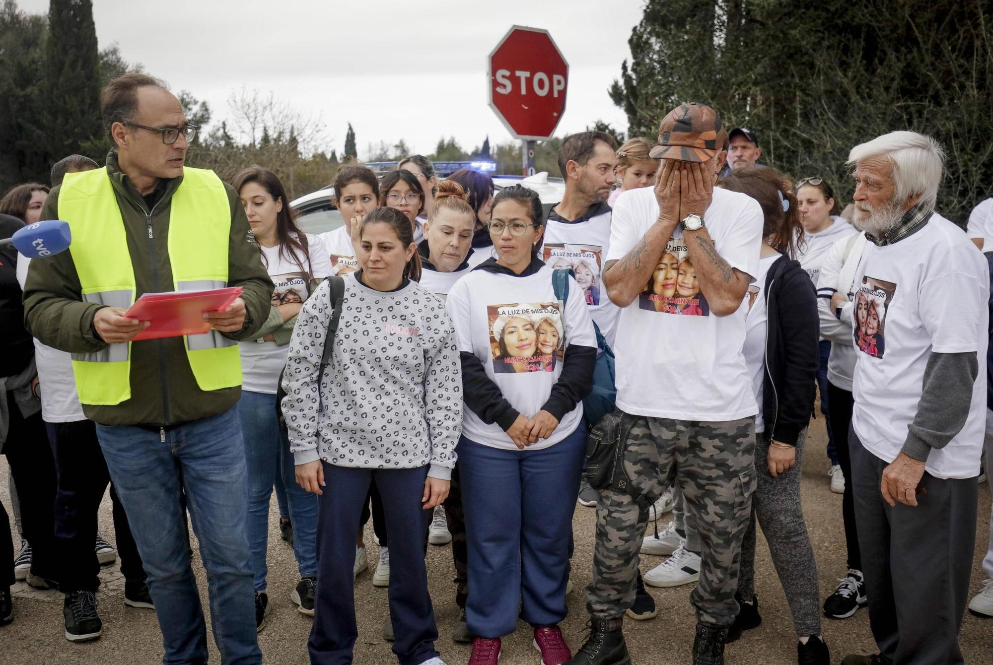 Homenaje a la mujer y su hija de cuatro años fallecidas en un accidente de tráfico en Llubí