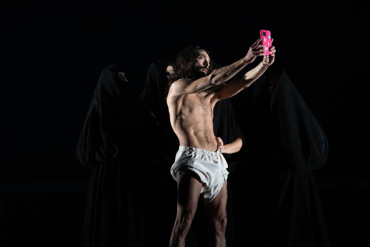 'El manto y su ojo', de Eduardo Guerrero