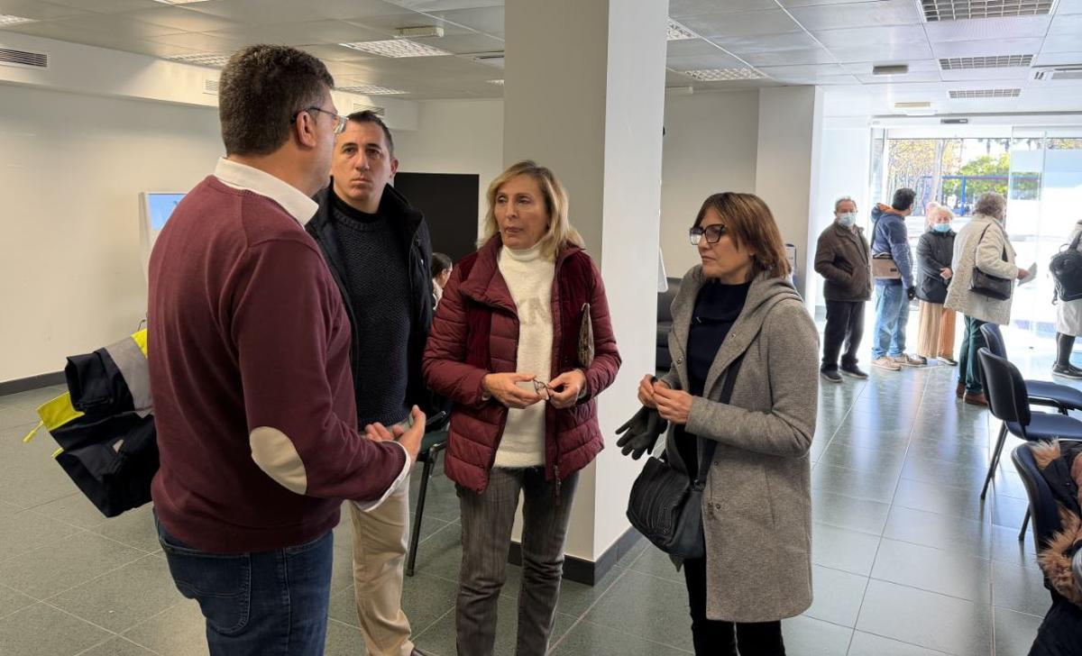 Reunión del alcalde de Alfafar Juan Ramón Adsuara con la plataforma por el soterramiento.