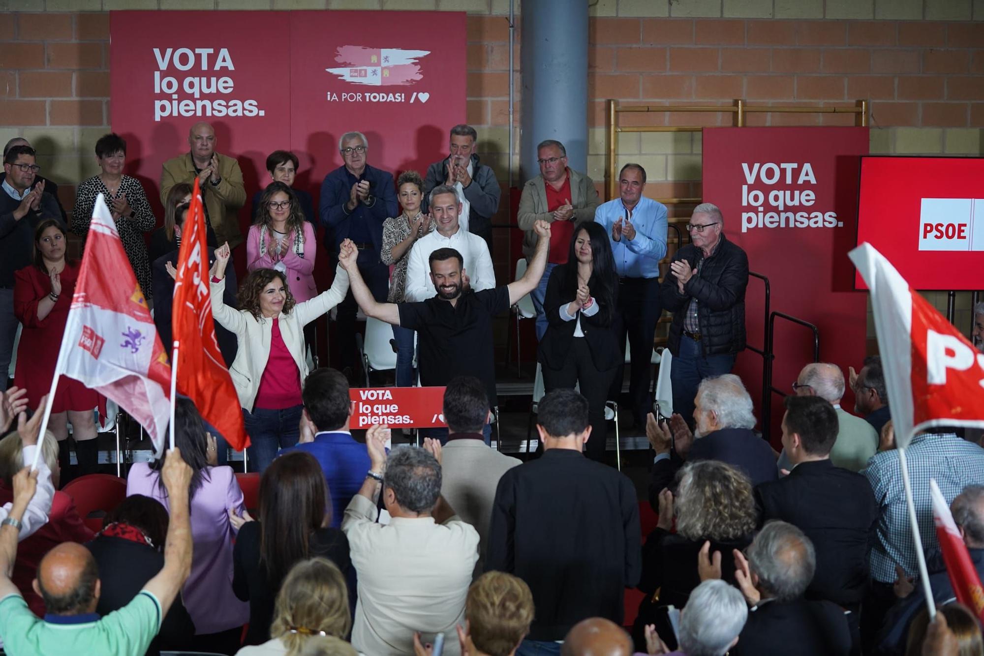 GALERÍA | Acto del PSOE en apoyo a David Gago con la ministra María Jesús Montero